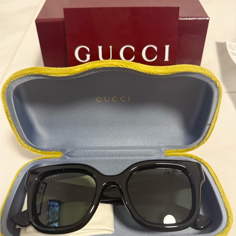 Gucci Black brand new Sunglasses with Protective Case